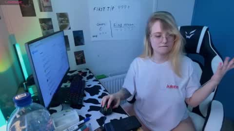 jacywinslat online show from February 2025 12:13:02 PM