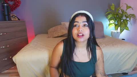 Snapshot of jade_brunnette chatting on May 2026 08:50:02 PM Jade Brunete online show from May 2026 08:50:02 PM