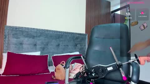 Snapshot of jade_scarllet chatting on February 2026 08:15:01 PM karlla scarlet online show from February 2026 08:15:01 PM