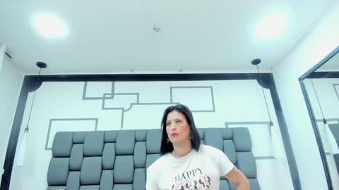 Jade  online show from December 2024 11:02:01 AM