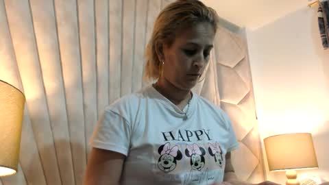 Jade  online show from November 2025 11:42:02 AM