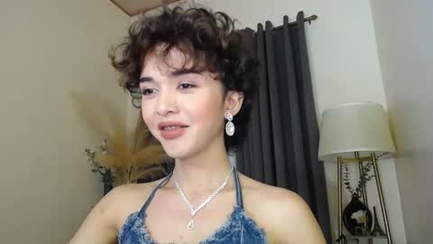 Adriana online show from October 2025 04:49:01 PM