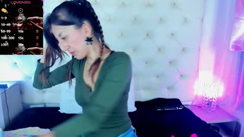 jade white  online show from January 2025 01:06:02 PM