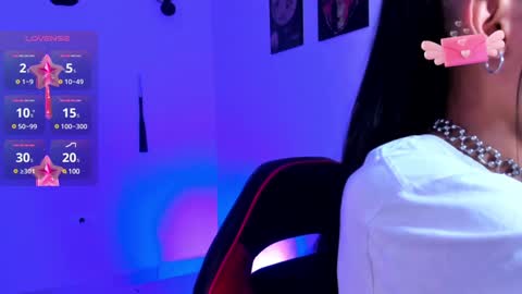 Snapshot of jadebenett chatting on December 2024 07:06:02 AM Jade Benett online show from December 2024 07:06:02 AM