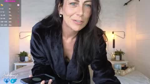 Jade online show from September 2025 08:14:02 AM