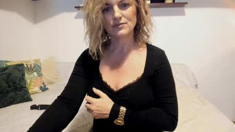 elena online show from February 2025 02:45:01 AM