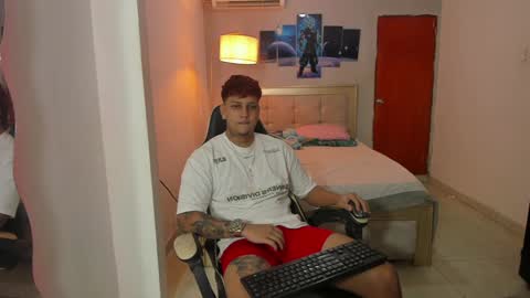 Snapshot of jake_pons chatting on December 2024 08:23:02 AM Jake Pons online show from December 2024 08:23:02 AM