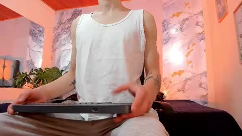 james_adamss_ online show from January 2026 12:53:02 PM