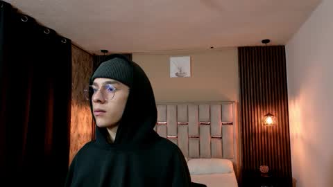 james_adamss_ online show from February 2026 12:21:01 PM