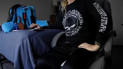 Snapshot of jamesbondage_0069 chatting on December 2024 06:43:01 PM James Bondage online show from December 2024 06:43:01 PM