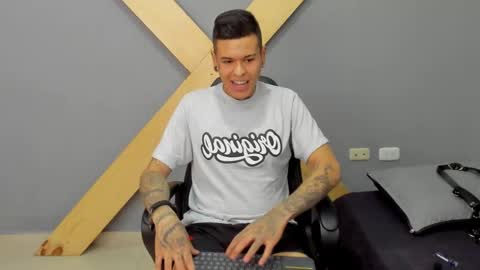 Snapshot of jamesinked_ chatting on December 2024 03:48:01 PM Jamesinked online show from December 2024 03:48:01 PM