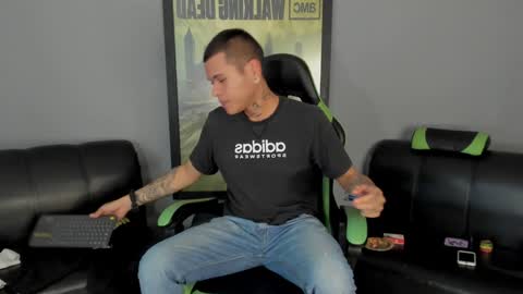 Snapshot of jamesinked_ chatting on January 2025 07:24:01 PM Jamesinked online show from January 2025 07:24:01 PM