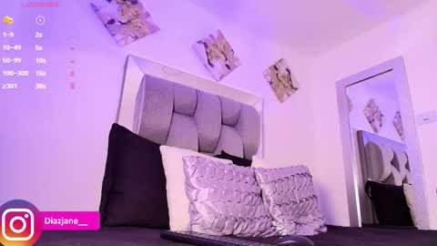 Jennifer online show from November 2025 10:43:02 PM