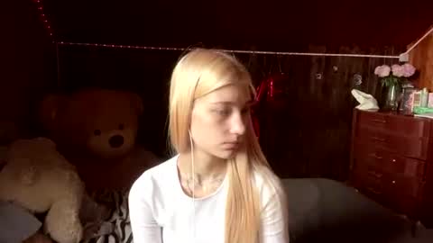 Snapshot of janicesivertsen chatting on July 2026 07:12:01 AM Elsa online show from July 2026 07:12:01 AM