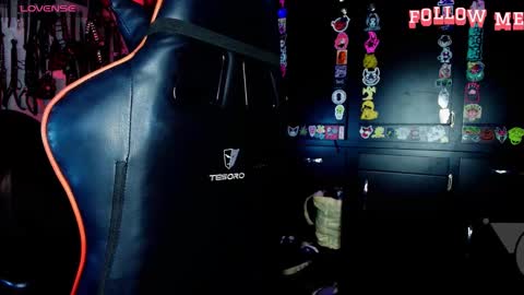      online show from November 2025 01:06:02 AM