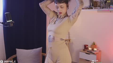   jmaybe e online show from December 2024 02:31:02 PM