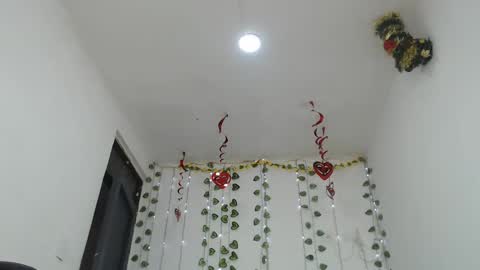 Monik online show from February 2025 01:53:02 PM