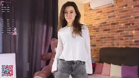 Chloe online show from October 2025 06:13:02 AM