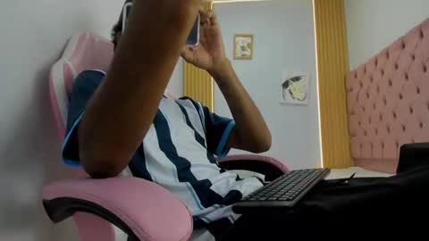 jax_maliq online show from October 2025 02:01:02 AM