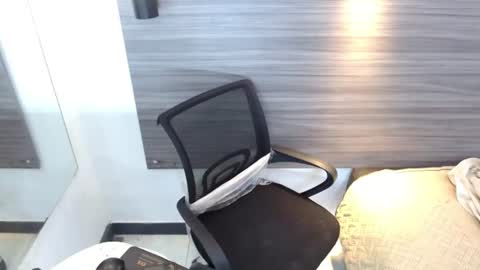 Jazmiinrosee online show from July 2026 08:15:01 PM