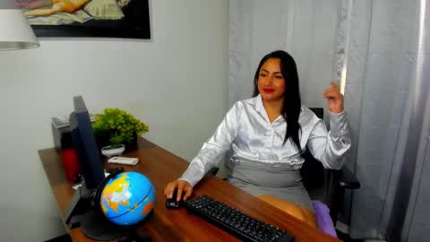 Snapshot of jean_foster chatting on November 2025 07:03:01 PM Mistress Jane Foster online show from November 2025 07:03:01 PM