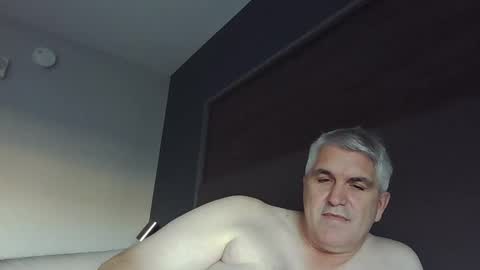 Snapshot of jecko71 chatting on December 2024 09:06:01 PM dadbody71 online show from December 2024 09:06:01 PM
