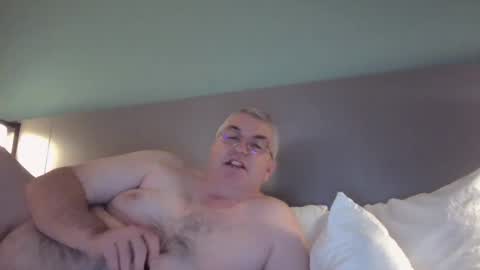 Snapshot of jecko71 chatting on January 2025 08:03:02 AM dadbody71 online show from January 2025 08:03:02 AM