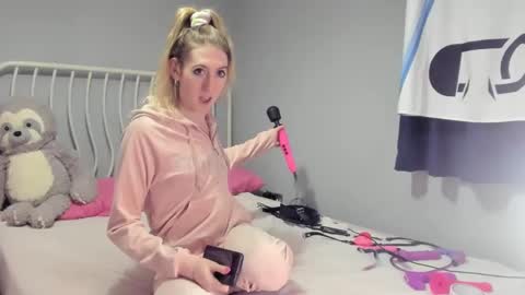 Snapshot of jenbydoll chatting on February 2025 05:59:01 PM JenbyDoll online show from February 2025 05:59:01 PM