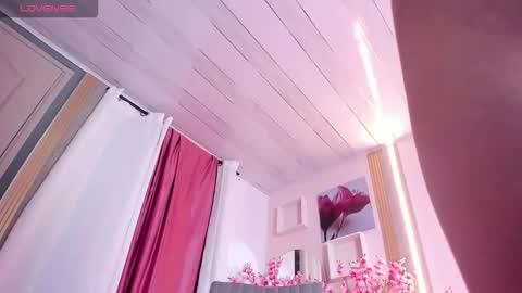 Angie online show from October 2025 08:07:02 PM