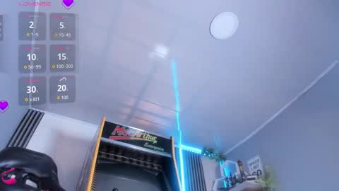 Angie online show from October 2025 07:47:02 PM