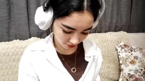 Jenifer online show from September 2025 07:19:01 AM