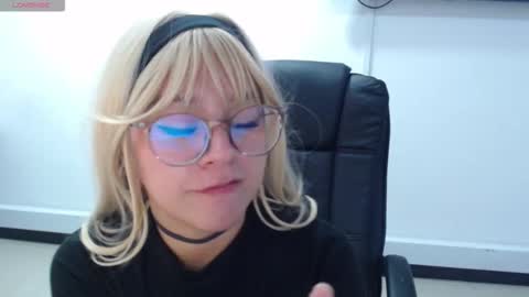 jenn online show from November 2025 08:07:01 PM