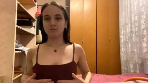 Mia online show from November 2025 03:12:02 PM