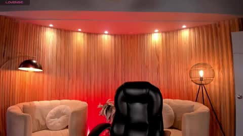 Jenna Olson  online show from September 2025 06:46:02 PM