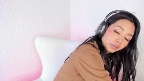 Jenner online show from December 2024 07:06:02 AM