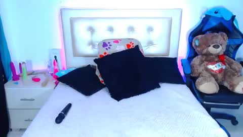 Snapshot of jenng18 chatting on December 2024 11:31:01 PM jenn online show from December 2024 11:31:01 PM