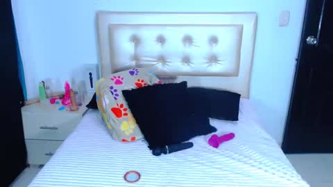 Snapshot of jenng18 chatting on December 2024 12:11:01 AM jenn online show from December 2024 12:11:01 AM