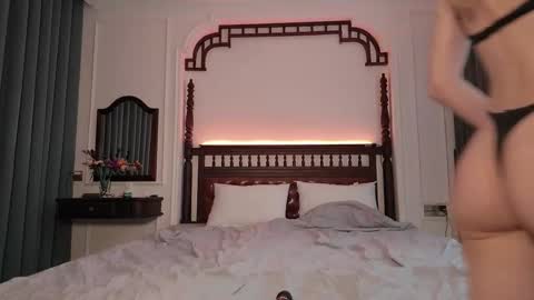 Jen  online show from November 2025 09:56:02 AM