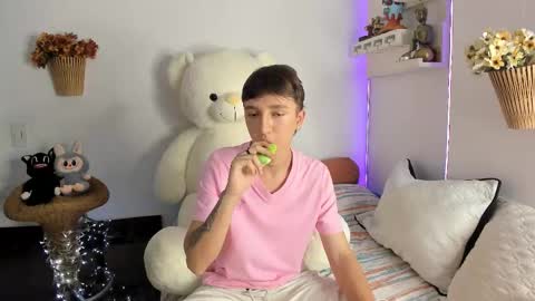 jero independent model online show from March 2026 11:33:01 PM