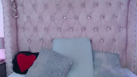 Jessica  online show from November 2025 06:07:01 PM