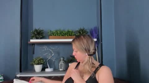 Jessica online show from November 2025 01:33:02 PM