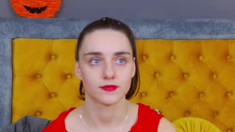 Jessica White online show from November 2025 05:01:02 AM