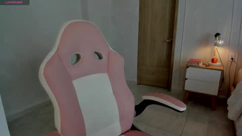    online show from November 2025 03:14:02 PM