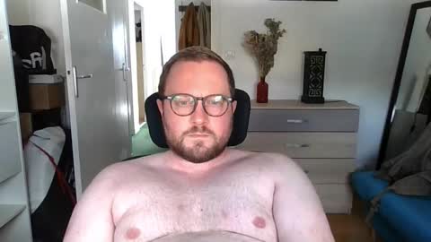 Snapshot of jeuneloup92 chatting on September 2025 12:51:01 PM jeuneloup92 online show from September 2025 12:51:01 PM