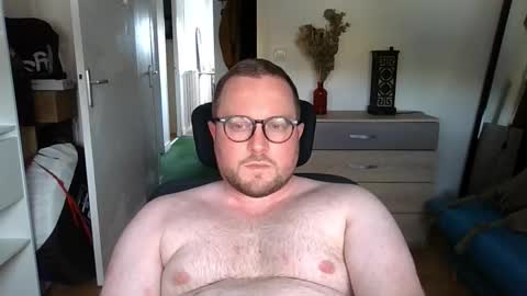 Snapshot of jeuneloup92 chatting on September 2025 03:38:02 PM jeuneloup92 online show from September 2025 03:38:02 PM