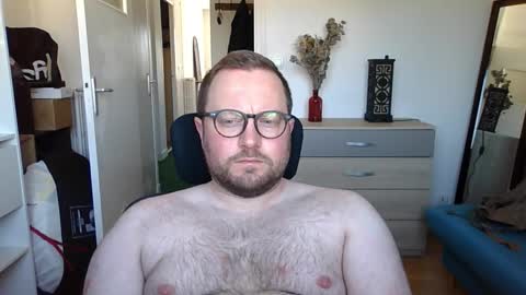 Snapshot of jeuneloup92 chatting on October 2025 09:30:01 AM jeuneloup92 online show from October 2025 09:30:01 AM