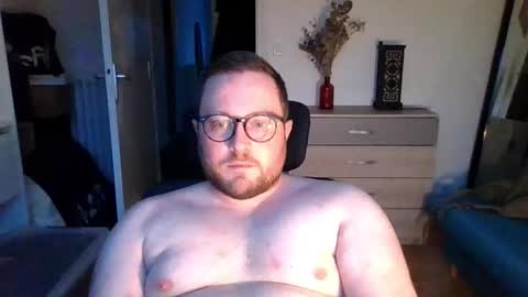 jeuneloup92 online show from February 2026 05:28:01 PM