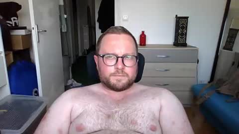 jeuneloup92 online show from June 2026 03:33:01 PM