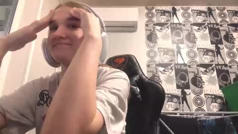 Snapshot of jewelldurham chatting on November 2025 01:25:02 PM Helgi online show from November 2025 01:25:02 PM