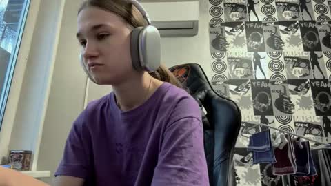 Snapshot of jewelldurham chatting on December 2025 12:14:02 PM Helgi online show from December 2025 12:14:02 PM